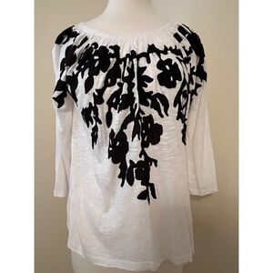 NWOT. Chico’s applique top.
